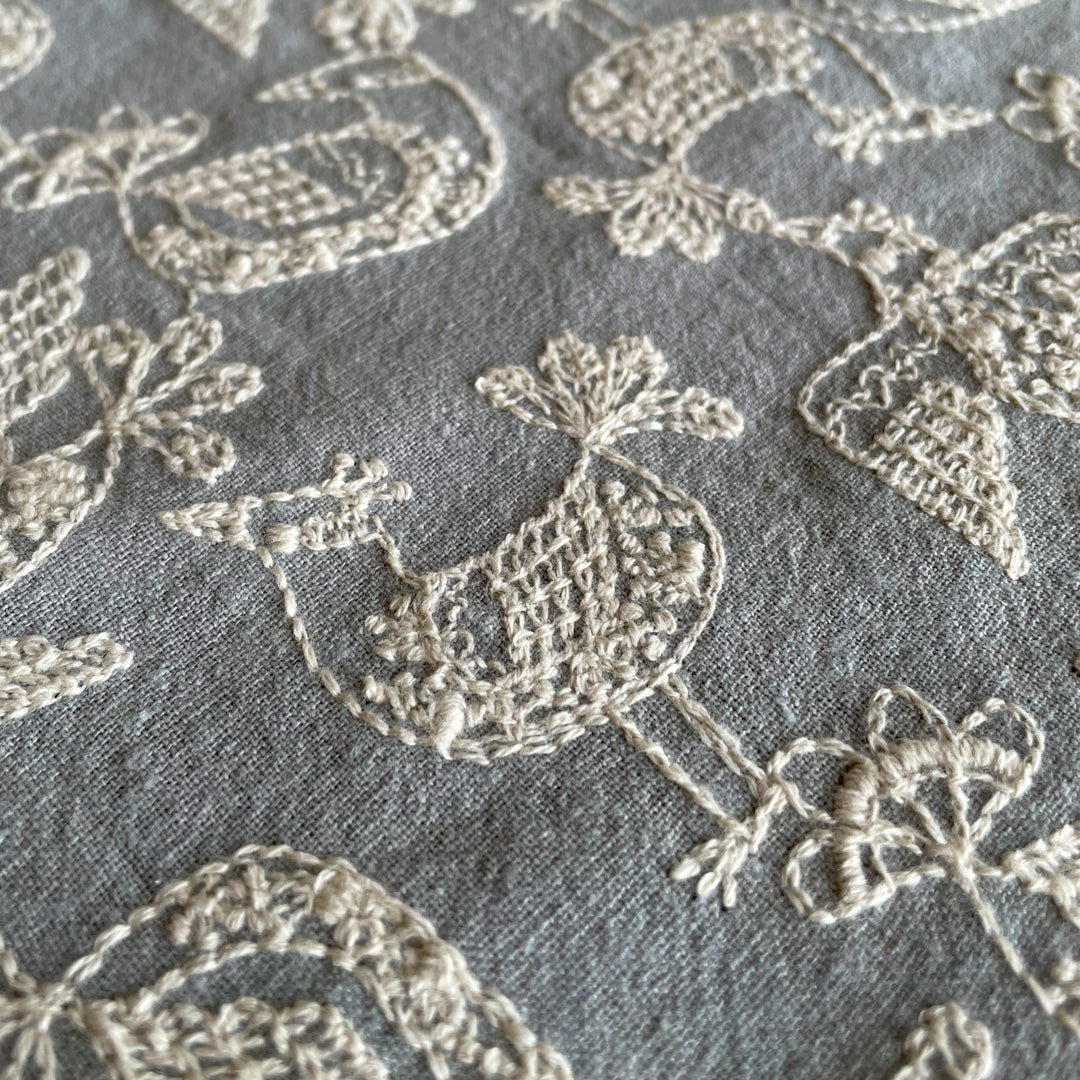 レース模様の鳥 Birds in a lace pattern / コットンリネン 3COLORS