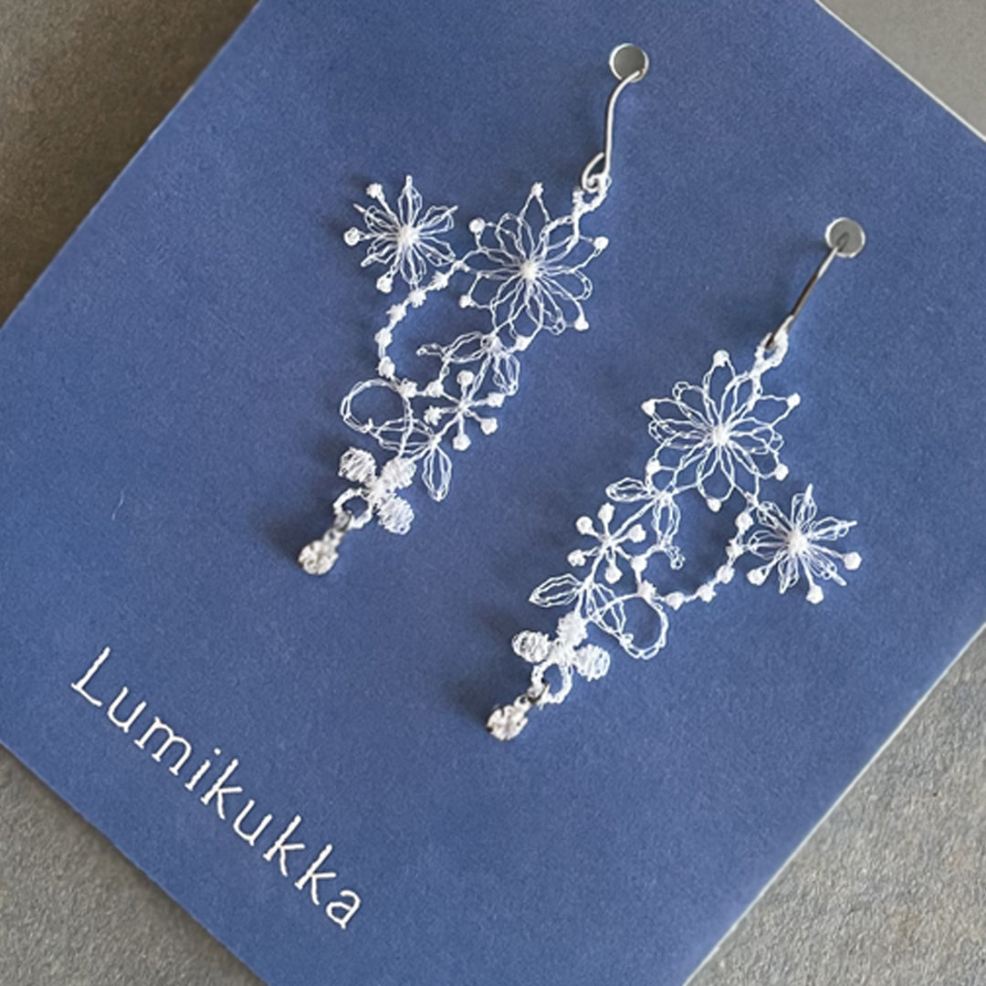 Lumikukka Halu Pieni ストーン(両耳ピアス)