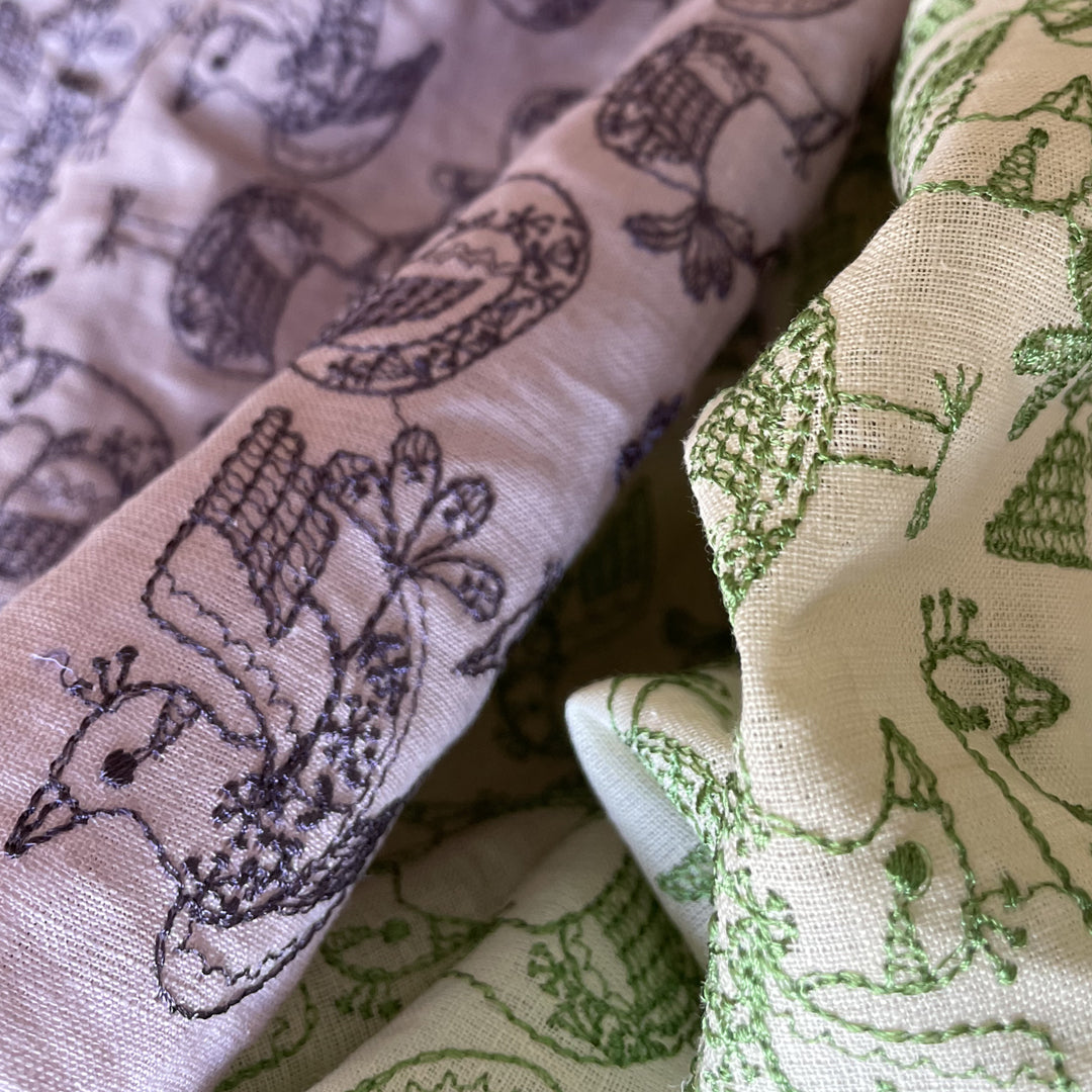 レース模様の鳥　Birds in a lace pattern　/　リネン100％　2COLORS