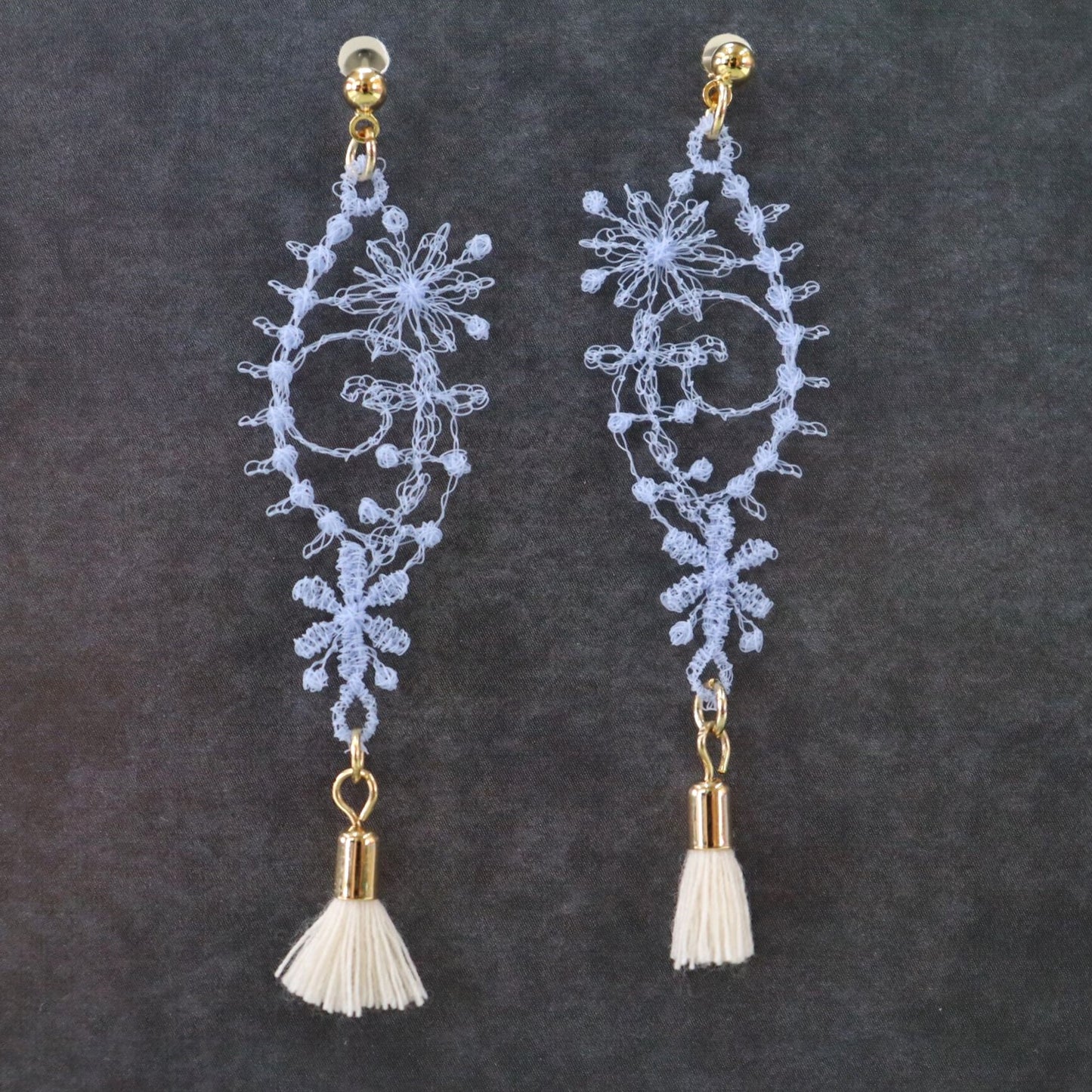 Lumikukka Halu Pieni Tassel Blue gray (Both ear piercings)